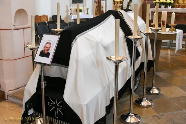 P. Konrad Stix wurde in der Pfarrkirche St. Michael aufgebahrt um der Bevölkerung die Möglichkeit zu geben, sich in Stille zu verabschieden. 
