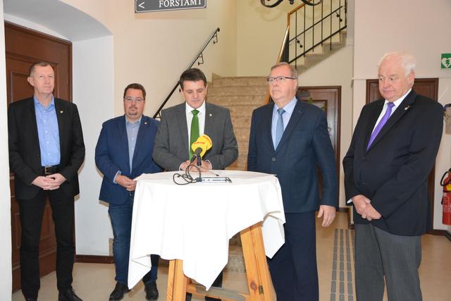 Secop geht, Nidec kommt! Fürstenfelds Bürgermeister Franz Jost verkündete die Vertragsunterzeichnung mit Nidec für die Übernahme der Werkshallen ab 1.1.2020.