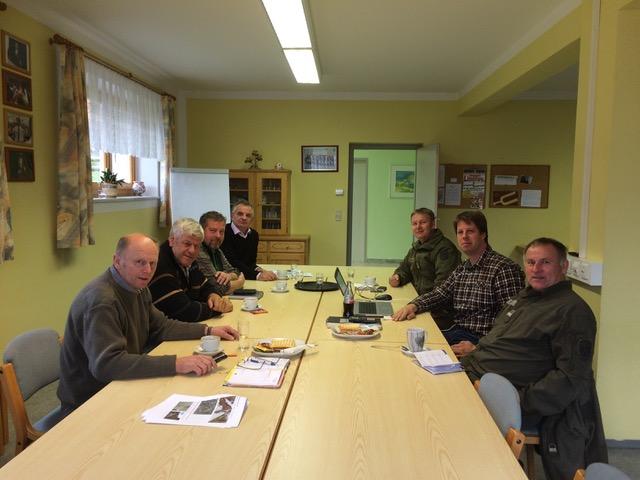 Man berät die Situation, und plant die nächsten Schritte in der Gemeinde Stockenboi | Foto: Gemeinde