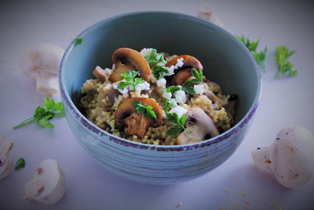Hirsotto mit Champignons und Schafkäse