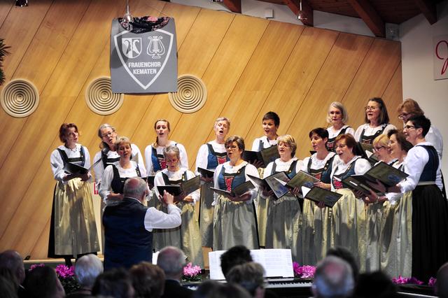 Der Frauenchor Kematen lud zusammen mit musikalischen Gästen zu einem Herbstkonzert.