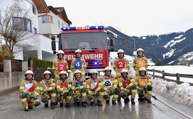 Goldprüfung zum zweiten Mal gemeistert – diesmal mit Helmut Buchrainer (stehend, 2. von rechts)! | Foto: FF Grinzens