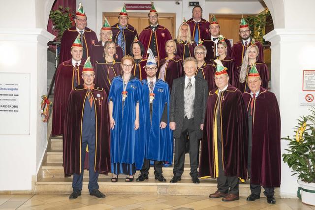 Das Team der Faschingsgilde Leoben mit dem neuen Prinzenpaar Elke und Thomas. | Foto: Klaus Pressberger