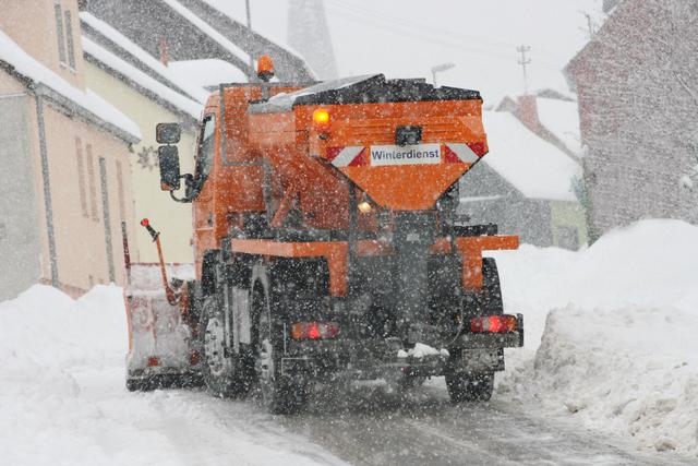 Der Winterdienst hängt stark mit der Haftungsfrage zusammen. In Österreich haben GrundeigentümerInnen im Winter besonders viel zu beachten. | Foto: fotolia/Archiv