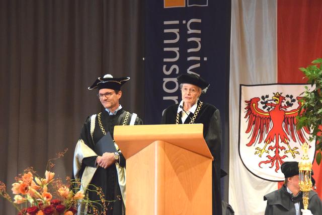 Rektorin Sabine Schindler (UMIT) begrüßte die Festgäste. | Foto: Siegele