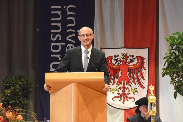Landtagsvizepräsident Anton Mattle wünschte den AbsolventInnen alles Gute für ihre Zukunft. | Foto: Siegele