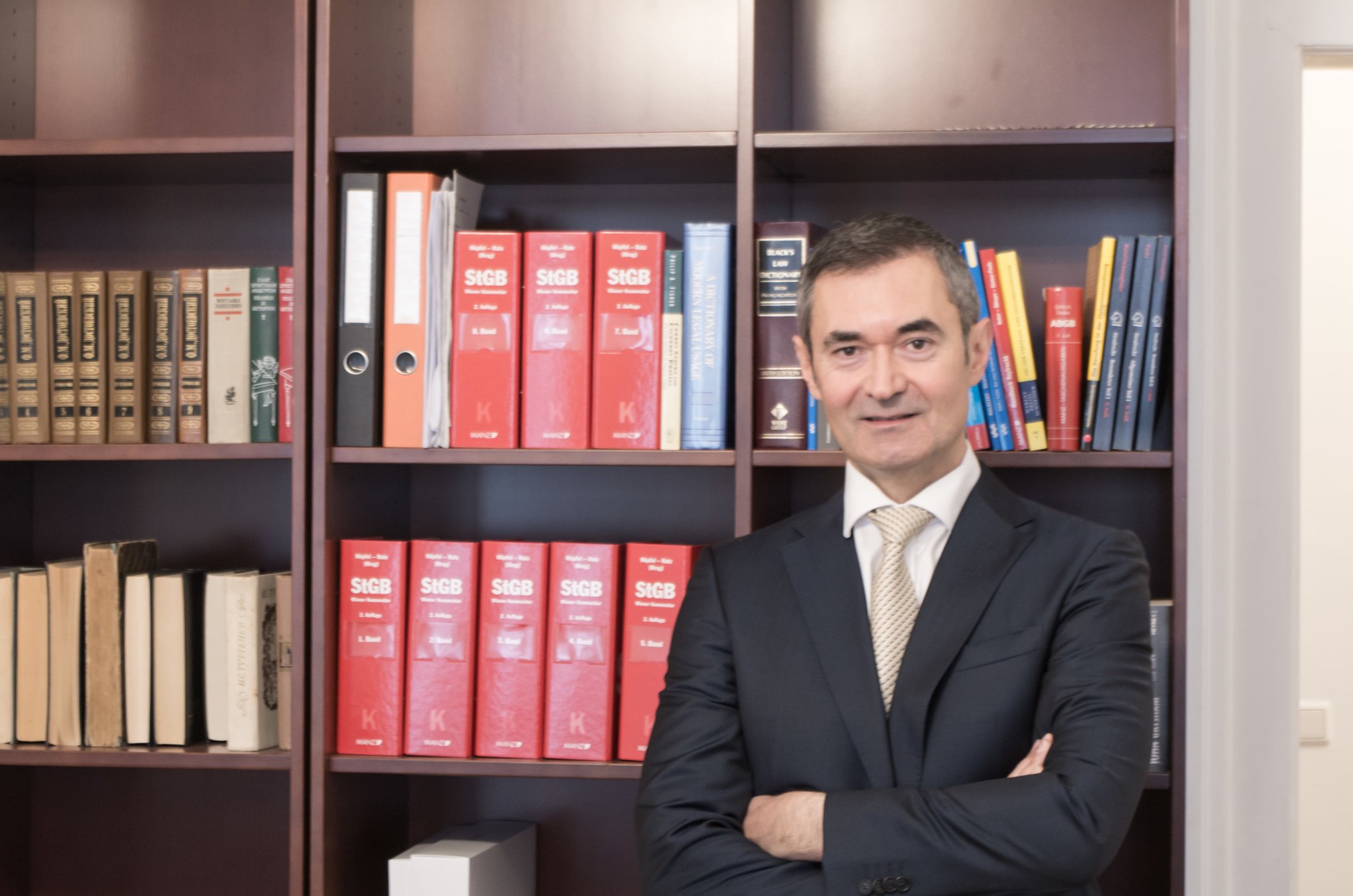 Rechtsanwalt Mag. Dinko Knijzevic Mag. Dinko Knijzevic Verteidiger