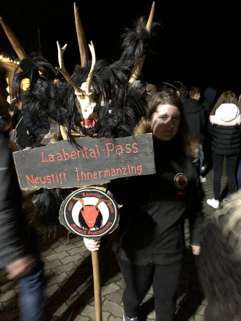 Die Laapentaler Krampusse sind unterwegs.