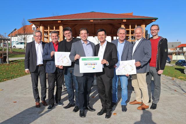 Ernst Wild (Geschäftsführer KEM Kogelberg), Bgm. Kurt Fischer (Baumgarten), Bgm. Hans Lotter (Schattendorf), Andreas Schneemann (Berater KEM Kobelberg), LR Christian Illedits, Bgm. Günter Schmidt (Rohrbach), Bgm. Erhard Aminger (Loipersbach), Bgm. Christoph Haider (Draßburg). | Foto: LMS BGLD