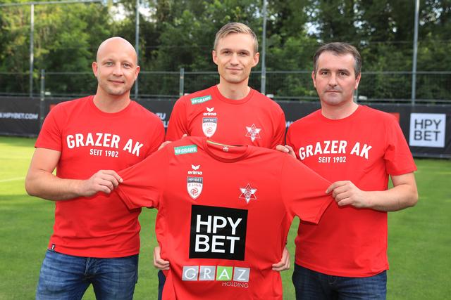 Führungsduo: R. Ziesler (l.) und M. Dielacher (r.) mit Sponsor A. Köberl