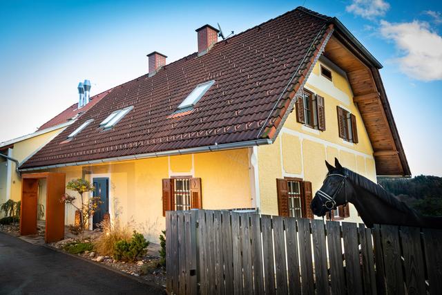 Oisnitz 36 ist die neue Adresse für Genießer. Auch der Eingangbereich ist völlig neu errichtet. Broadmaor ist außerdem bekannt für herausragende Warmblutzucht.