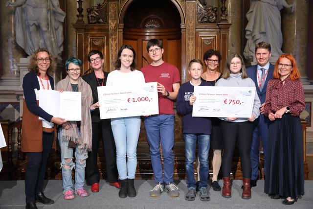 Zwei Klassen der Sir-Karl-Popper-Schule wurden für ihre Forschung ausgezeichnet.