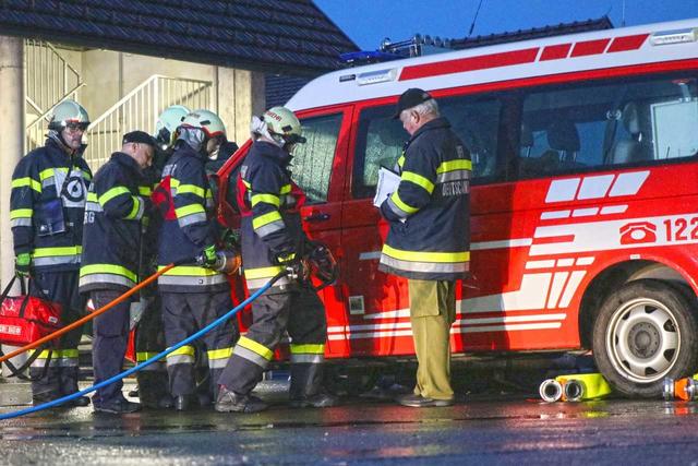 Bei der Technischen Hilfeleistungsprüfung müssen alle Arbeiten rund um einen Verkehrsunfall mit einer eingeklemmten Person in einer vorgegebenen Zeit gemeistert werden.