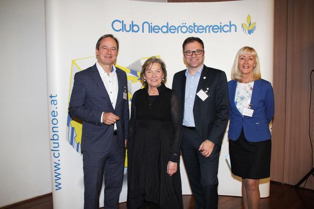 Altbürgermeister Martin Michalitsch, Wirtschaftskammer NÖ-Präsidentin Sonja Zwazl, Fritz Kaltenegger, Geschäftsführer von café + co, Theres Friewald-Hofbauer, Geschäftsführerin Club Niederösterreich.