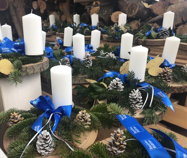 Bezirksblätter Weihnachtsgestecke