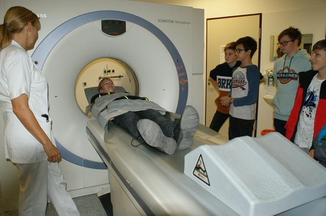 Eindrucksvoll für die Schüler war der Besuch im Röntgen- und Diagnostikbereich.