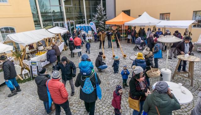 Bauernmarkt vor der Bruckmühle