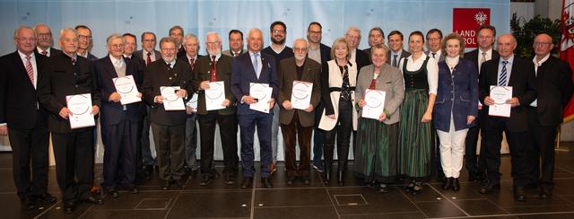 Chronistinnen und Chronisten unseres Bezirkes werden durch Landesrätin Beate Palfrader und den betreffenden Bürgermeistern geehrt.