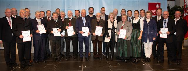 Chronistinnen und Chronisten unseres Bezirkes werden durch Landesrätin Beate Palfrader und den betreffenden Bürgermeistern geehrt. | Foto: Viktoria Hörtnagl