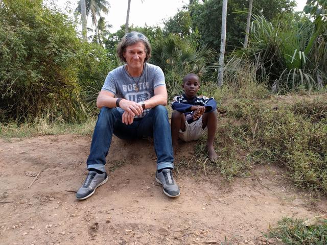 Eddie Kroll bei einem Besuch in Kenia.