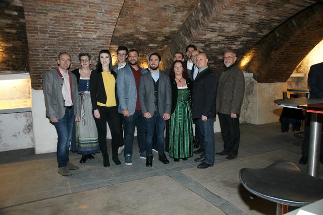 Erich Hauptmann und Max Gusel mit dem Team der VP Herzogenburg.