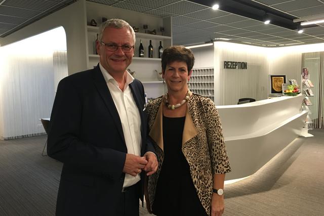 Bürgermeister Thomas Steiner und Gemeinderätin Waltraud Bachmaier (beide ÖVP) freuen sich über das Nächtigungshoch | Foto: Handler