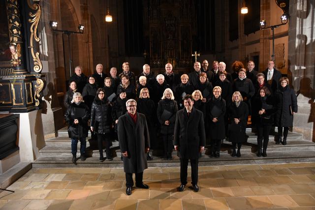 Die rund 40 Sänger des David-Chores und des Chores der Stadtpfarre Eferding beim gemeinsamen Musizieren