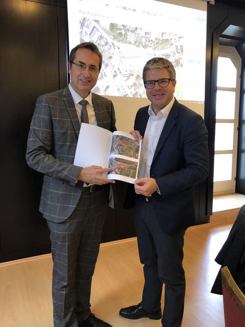Bgm. Max Oberleitner (links), Direktor der Neuen Heimat OÖ Robert Oberleitner.