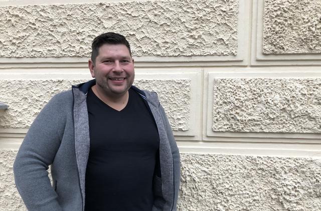 Wagte den Schritt in die Selbstständigkeit und erhält jetzt die Geschichte unterschiedlicher Bauten: Peter Saurer | Foto: WOCHE