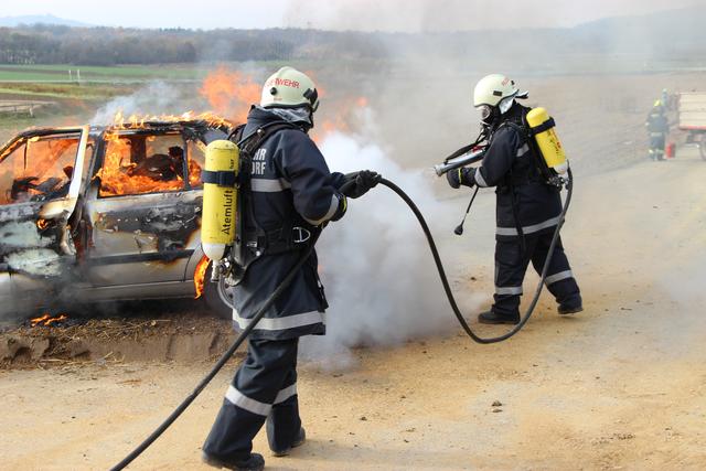 An der Übung nahmen 77 Feuerwehrleute aus sieben Feuerwehren des Lafnitztals teil.