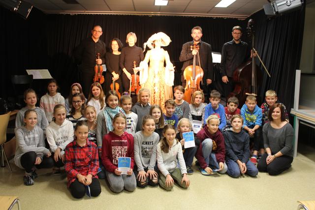"Nannerl" entführte die Schüler in die Epoche der Klassik.