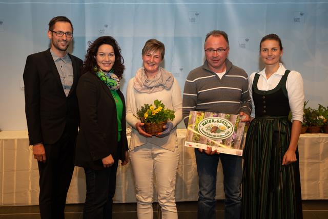 Manuela und Peter Lercher aus Iselsberg wurden für ihren Garten ausgezeichnet. | Foto: Victoria Hörtnagl
