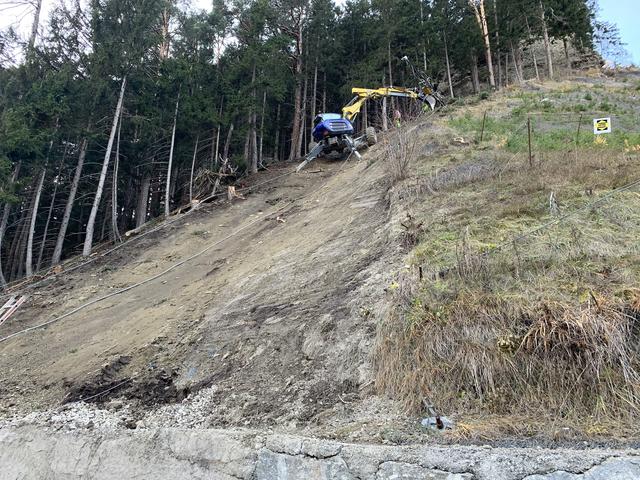 Extreme Hangarbeiten erfordert die Sanierung der Brenner Straße nach dem Hangrutsch bei Kilometer 8,65.  | Foto: BBA Innsbruck