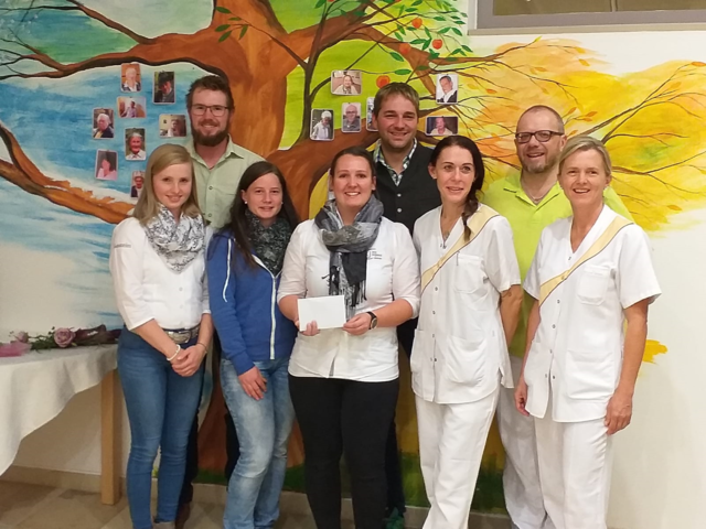 Die Landjugend Gastein stellte sich kürzlich beim Palliativ team des Seniorenheimes Bad Hofgastein mit einer Spende ein.