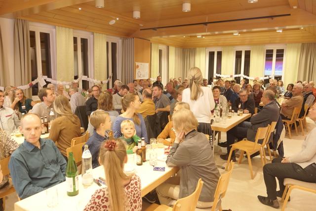 Über 100 engagierte Bürger informierten sich beim „Bürgercafé“ über den Fortschritt des Agenda 21 Prozesses in Taiskirchen und brauchten ihre Ideen ein.