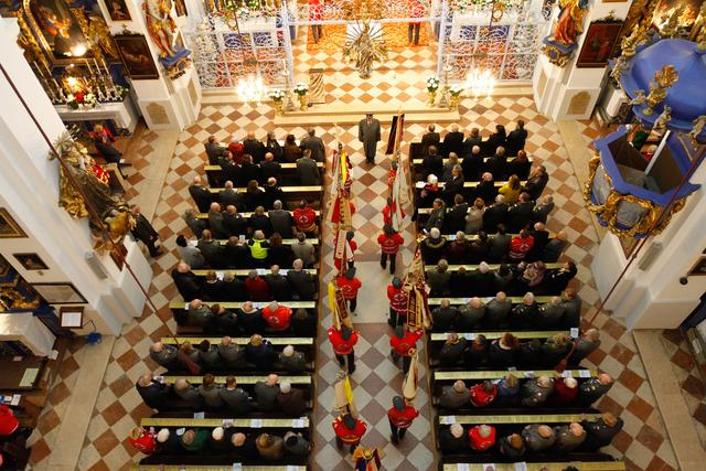 Zahlreiche Gäste aus dem Roten Kreuz, aus Politik, Wirtschaft und den anderen Einsatzorganisationen feierten in der Basilika Maria Plain die vorweihnachtliche Landesverbandsmesse.