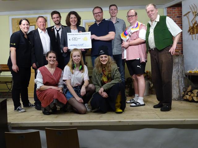 1. Reihe v.l.n.r.: Bettina Dobler, Petra Kaghofer, Julia Kaghofer
2. Reihe v.l.n.r.: Melanie Bauer, Franz Jungreithmeyer, Christian Bauer, Bezirkshauptfrau Mag. Alexandra Grabner-Fritz, Bgm. von Raach DI Thomas Stranz, Josef Fuchs, Bernd Dobler, Franz Diewald