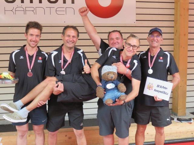 Wolfgang Erker, Wolfgang Liegl, Ernst Kurnig,
Robert Ressenig (v. li.) und vorne Stefan Plieschnegger