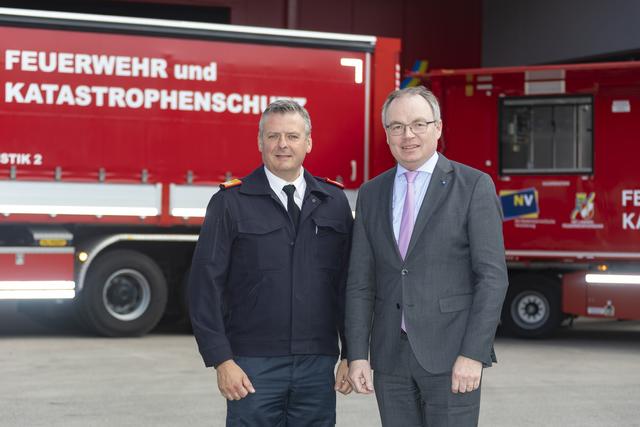 Landesfeuerwehrkommandant Dietmar Fahrafellner und LH-Stellvertreter Stephan Pernkopf