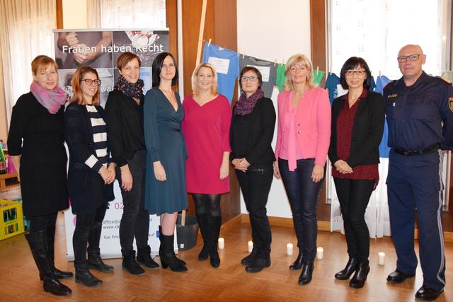 Frauen haben Recht: In Neusiedl wurde den ermordeten Frauen der vergangenen Zeit gedacht.
