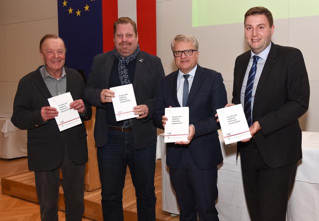 V.l: Friedrich Klug (Obmann des IKW), Bernhard Müller ( Generalsekretär des Urban Forum), Bürgermeister Klaus Luger und Stadtrat Michael Raml.