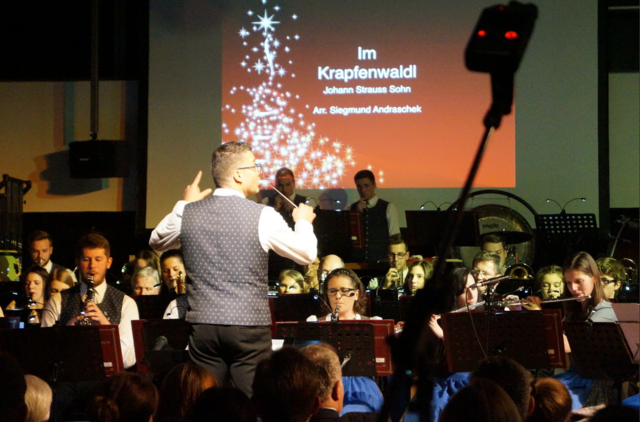 Kapellmeister Daniel Neubauer freut sich schon auf das Konzert.  | Foto: KK