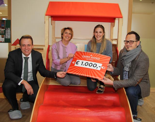 v.l.n.r.: Dir. Martin König (Casino Seefeld), Mag.a Karoline Zorzi, Katharina Fankhauser (beide Kindergarten Seefeld), Thomas Erhardt (Casino Seefeld)