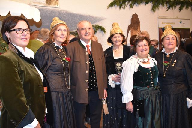 Elfriede Lobnig, Johanna Ganster, Valentin Blaschitz, Monika Plieschnegger, Konstanze Röhrs und Bärbl Röhrs (von links)