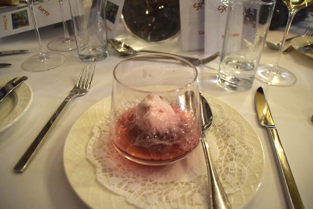 Sorbet von Wildgranten, geeister Zitronenthymiantee mit Langpfeffer. | Foto: Siegele