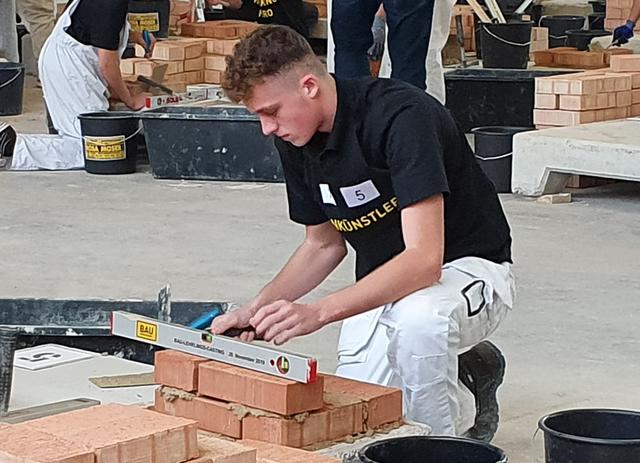 Handwerkliches Geschick, Genauigkeit und Ausdauer waren beim Baulehrlingscasting gefragte Fähigkeiten