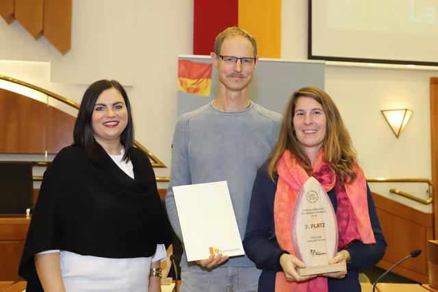 Gemüse- und Kräuterexpertin Julia Wolf (rechts) aus Wörterberg errang in der Kategorie "Landwirtschaft" den 3. Platz.