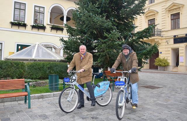 Hans Stefan Hintner und Gerhard Wannenmacher zeigten sich beim Anradeln am Schrannenplatz durchaus winterfest und laden zur Nutzung der nextbikes herzlich ein!
