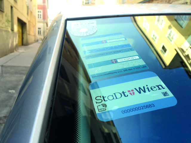 Ab sofort sind 100 Parkplätze rund um die Stadthalle von 18 bis 8 Uhr nur für Anrainer reserviert.