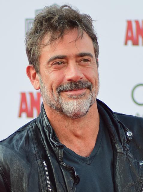 Jeffrey Dean Morgan hat seinem Auto einen Namen verpasst und sein "TWD"-Alter-Ego wäre darüber sehr stolz. | Foto: Red Carpet Report on Mingle Media TV from Culver City, USA [CC BY-SA 2.0 (https://creativecommons.org/licenses/by-sa/2.0)]